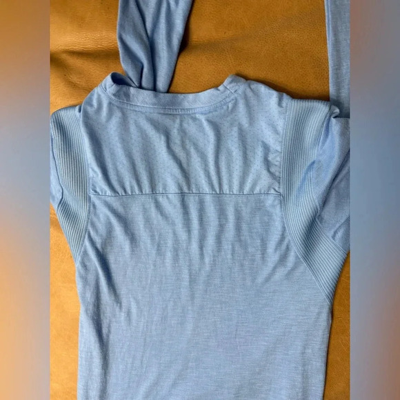 Men’s Used Nike Long Sleeve Size Medium Signs Of Wear - Picture 10 of 10
